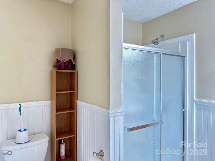 414 Hickory Cove Road, Bryson City, NC 28713.  MLS# CAR4243476, YatesRealty ID 17715. Primary bath