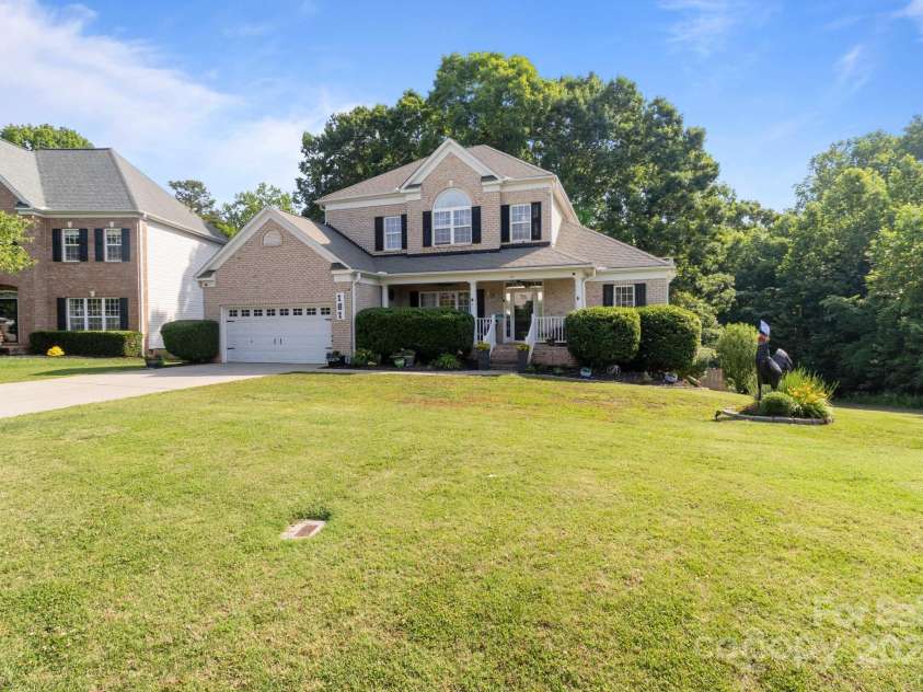 161 Dairy Farm Road, Mooresville, NC 28115.  MLS# CAR4259423, YatesRealty ID 17717. Large and level front yard
