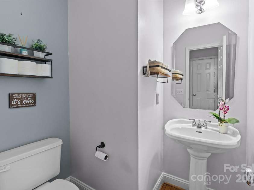 161 Dairy Farm Road, Mooresville, NC 28115.  MLS# CAR4259423, YatesRealty ID 17717. Main floor half bath