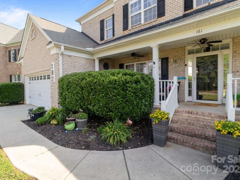 161 Dairy Farm Road, Mooresville, NC 28115.  MLS# CAR4259423, YatesRealty ID 17717. Perfectly landscaped