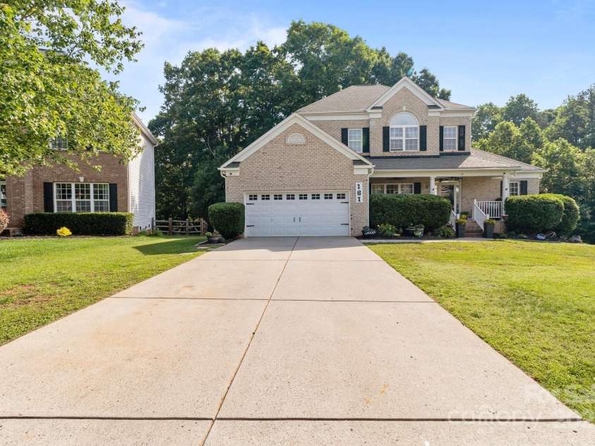 161 Dairy Farm Road, Mooresville, NC 28115.  MLS# CAR4259423, YatesRealty ID 17717. Plenty of room for parking!