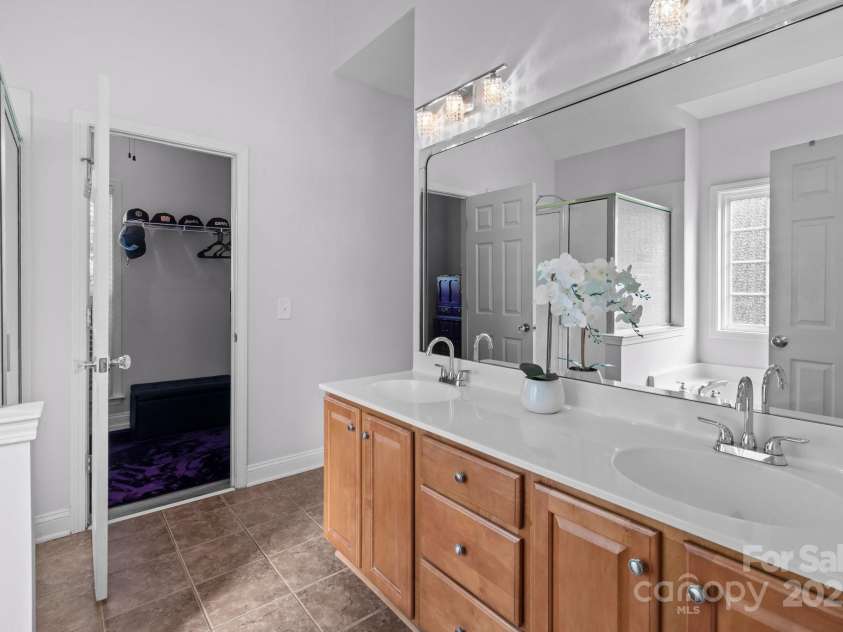 161 Dairy Farm Road, Mooresville, NC 28115.  MLS# CAR4259423, YatesRealty ID 17717. Primary en-suite bathroom