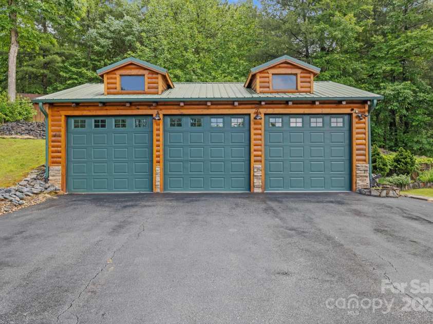 111 Grizzly Den Way, Marion, NC 28752.  MLS# CAR4262742, YatesRealty ID 17719. 