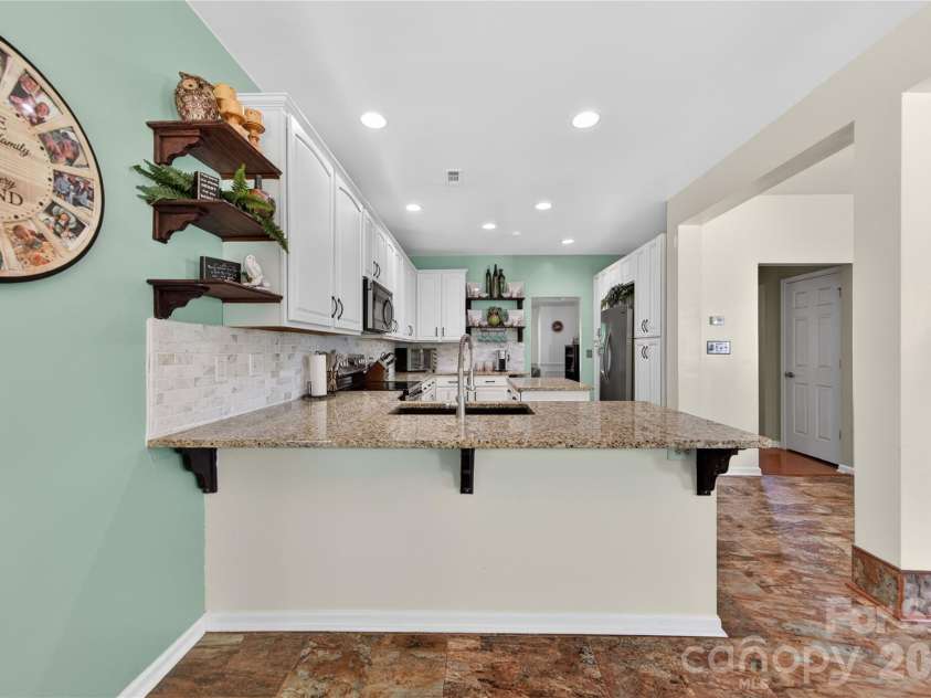 13414 Meadowmere Road, Huntersville, NC 28078.  MLS# CAR4372429, YatesRealty ID 17719. Kitchen