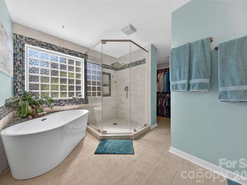 13414 Meadowmere Road, Huntersville, NC 28078.  MLS# CAR4372429, YatesRealty ID 17719. Primary Ensuite Bath