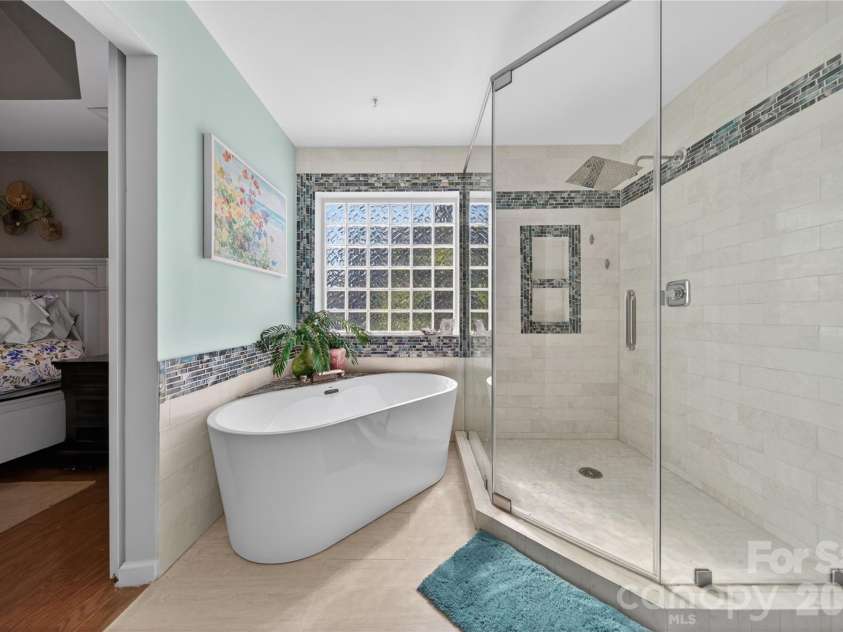 13414 Meadowmere Road, Huntersville, NC 28078.  MLS# CAR4372429, YatesRealty ID 17719. Primary Ensuite Bath
