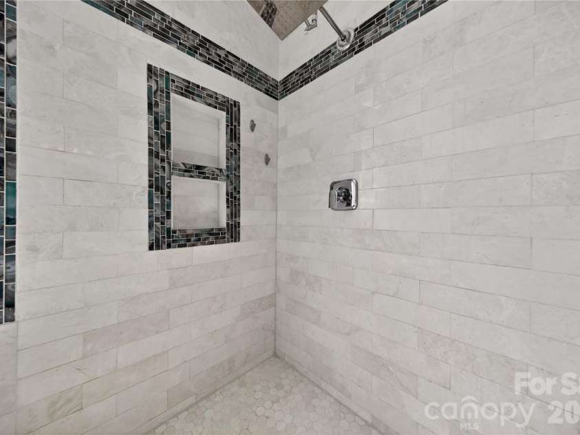 13414 Meadowmere Road, Huntersville, NC 28078.  MLS# CAR4372429, YatesRealty ID 17719. Primary Ensuite Bath