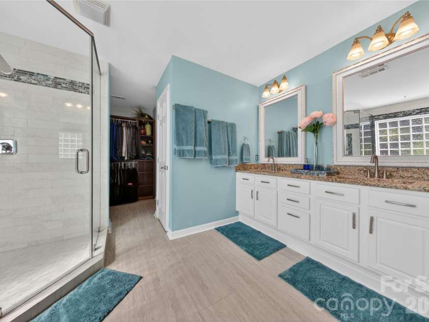 13414 Meadowmere Road, Huntersville, NC 28078.  MLS# CAR4372429, YatesRealty ID 17719. Primary Ensuite Bath