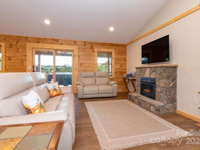 199 Brookview Lane, Whittier, NC 28789.  MLS# CAR4205619, YatesRealty ID 1772. 