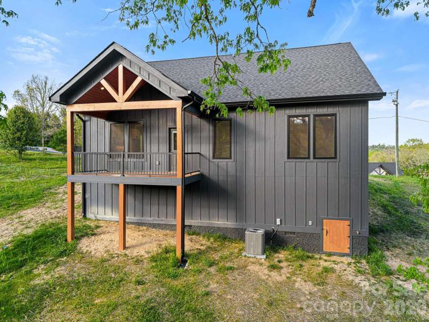 40 Firefly Ridge Trail, Alexander, NC 28701.  MLS# CAR4375434, YatesRealty ID 17720. 
