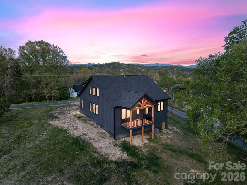 40 Firefly Ridge Trail, Alexander, NC 28701.  MLS# CAR4375434, YatesRealty ID 17720. Virtually Enhanced Sky
