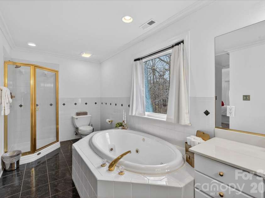 655 Powder Horn Lane, Indian Trail, NC 28079.  MLS# CAR4346217, YatesRealty ID 17721. 