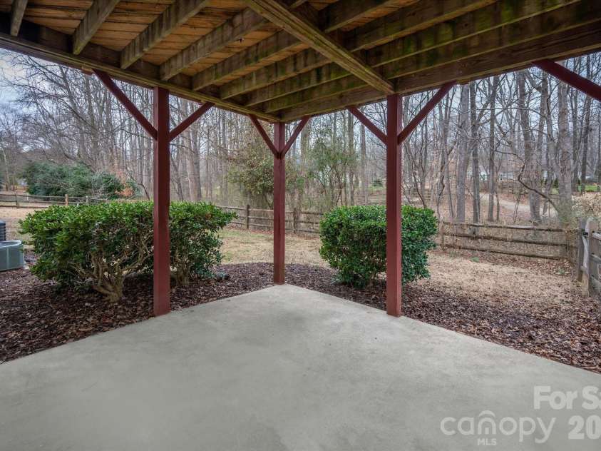 655 Powder Horn Lane, Indian Trail, NC 28079.  MLS# CAR4346217, YatesRealty ID 17721. 