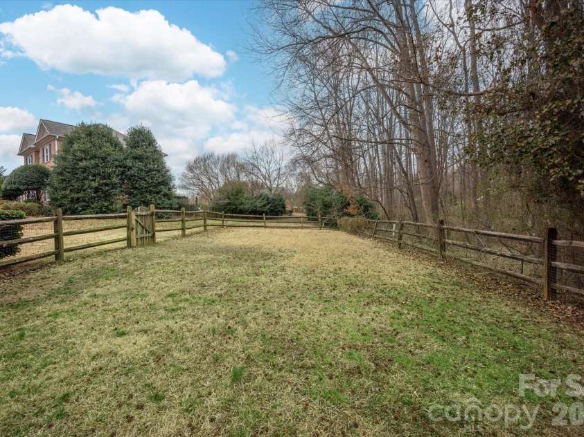655 Powder Horn Lane, Indian Trail, NC 28079.  MLS# CAR4346217, YatesRealty ID 17721. 