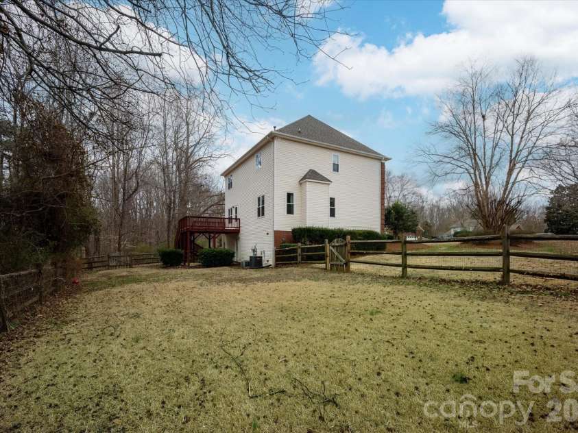 655 Powder Horn Lane, Indian Trail, NC 28079.  MLS# CAR4346217, YatesRealty ID 17721. 