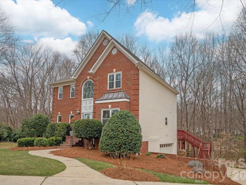 655 Powder Horn Lane, Indian Trail, NC 28079.  MLS# CAR4346217, YatesRealty ID 17721. 