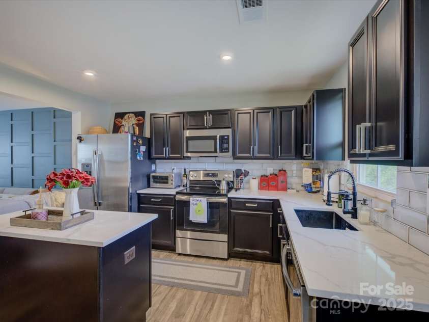 954 Taybyn Road, Fort Mill, SC 29715.  MLS# CAR4264604, YatesRealty ID 17723. 
