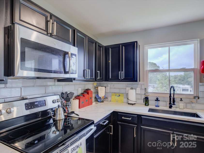 954 Taybyn Road, Fort Mill, SC 29715.  MLS# CAR4264604, YatesRealty ID 17723. 