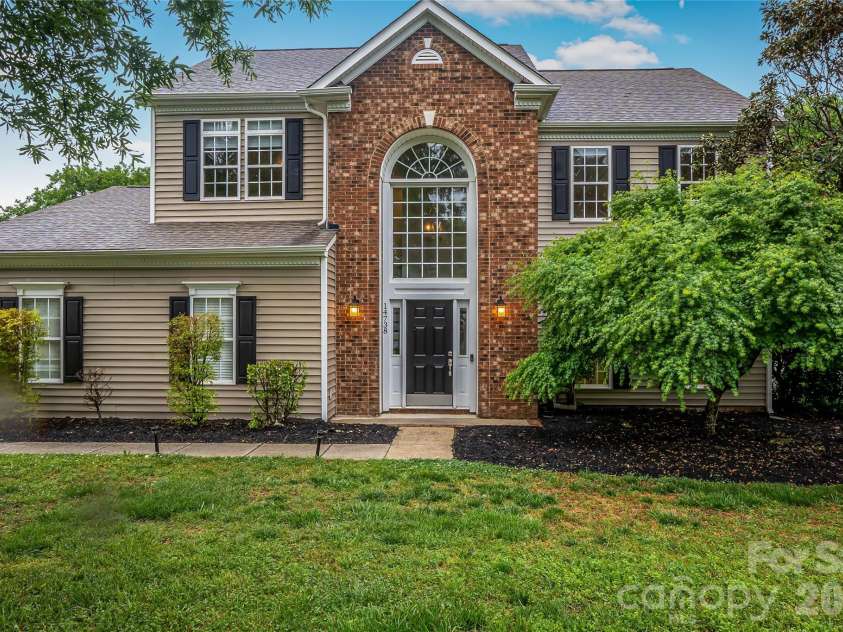 14738 Pomerol Lane, Pineville, NC 28134.  MLS# CAR4375780, YatesRealty ID 17724. 