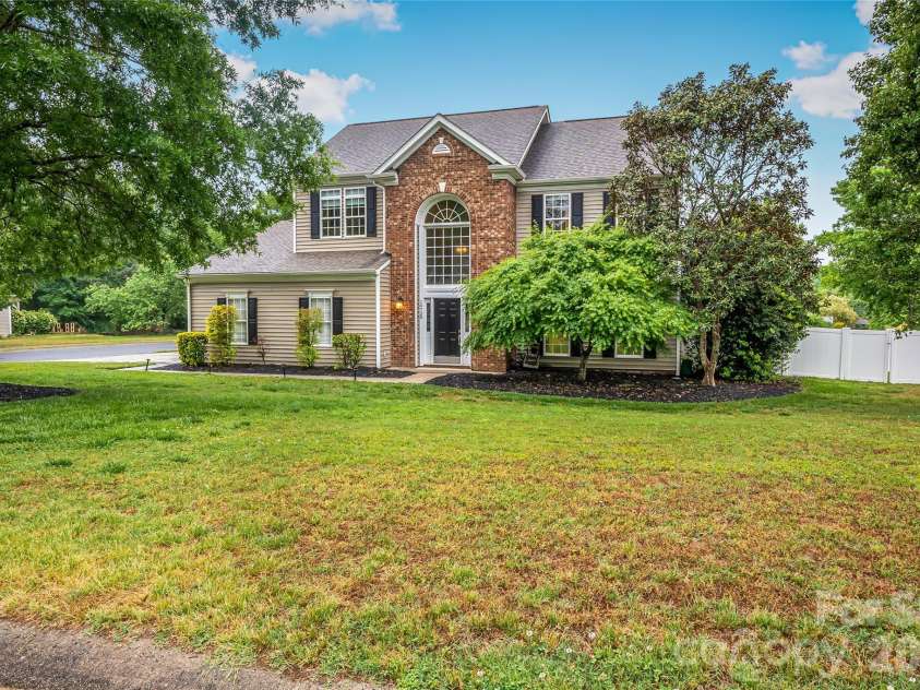 14738 Pomerol Lane, Pineville, NC 28134.  MLS# CAR4375780, YatesRealty ID 17724. 