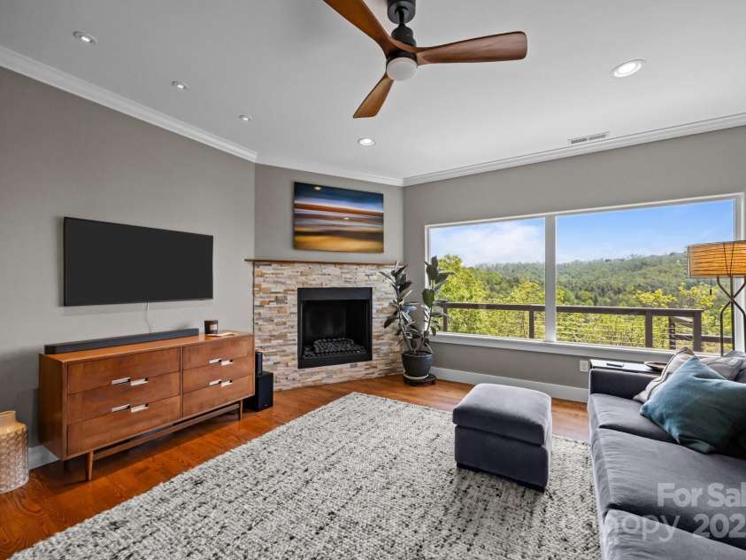 9 Endless View Drive, Weaverville, NC 28787.  MLS# CAR4241620, YatesRealty ID 17726. 