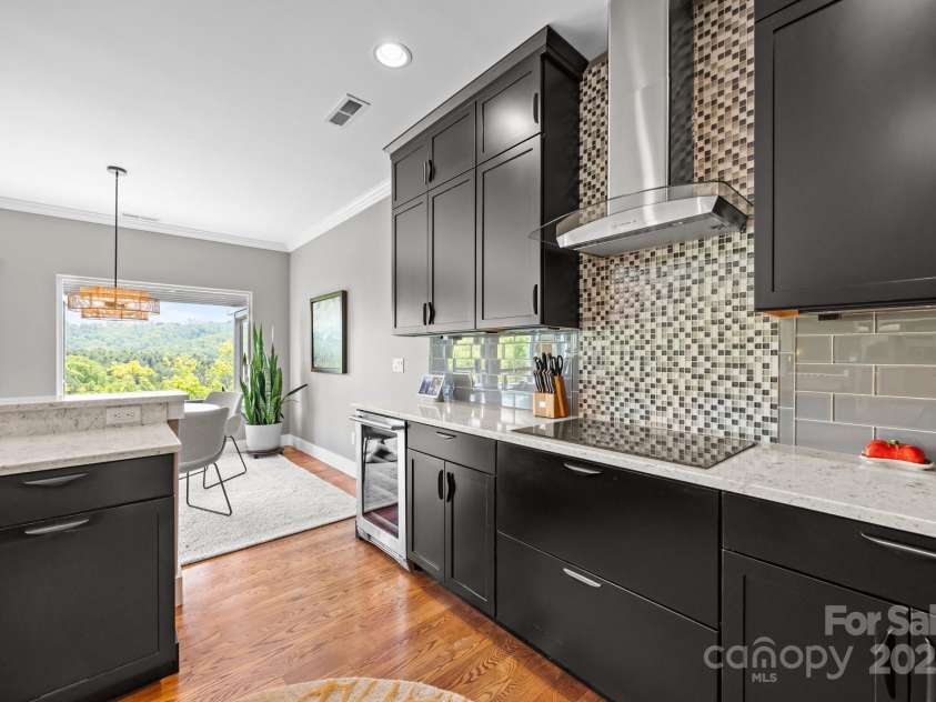 9 Endless View Drive, Weaverville, NC 28787.  MLS# CAR4241620, YatesRealty ID 17726. 