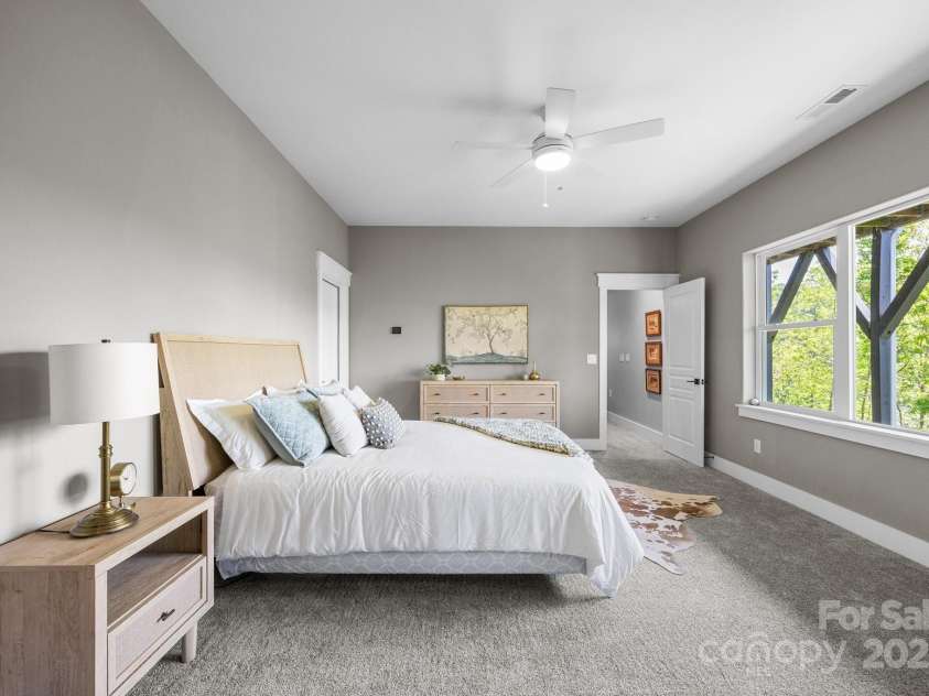9 Endless View Drive, Weaverville, NC 28787.  MLS# CAR4241620, YatesRealty ID 17726. 