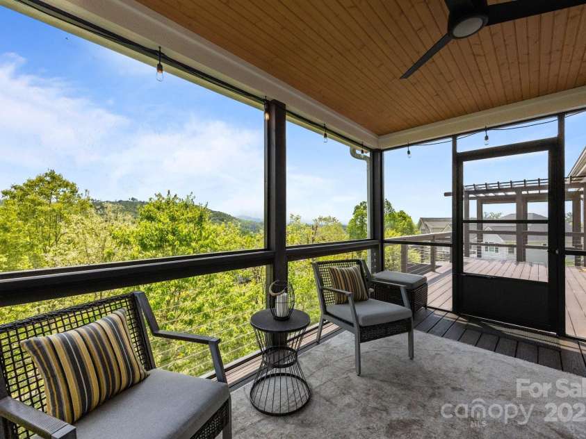 9 Endless View Drive, Weaverville, NC 28787.  MLS# CAR4241620, YatesRealty ID 17726. 