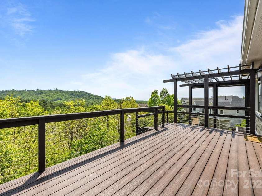 9 Endless View Drive, Weaverville, NC 28787.  MLS# CAR4241620, YatesRealty ID 17726. 