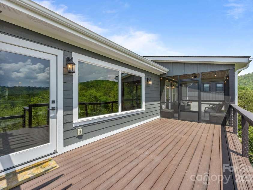 9 Endless View Drive, Weaverville, NC 28787.  MLS# CAR4241620, YatesRealty ID 17726. 