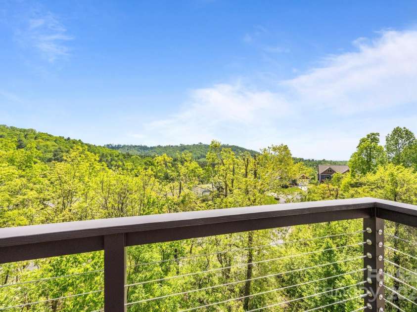 9 Endless View Drive, Weaverville, NC 28787.  MLS# CAR4241620, YatesRealty ID 17726. 