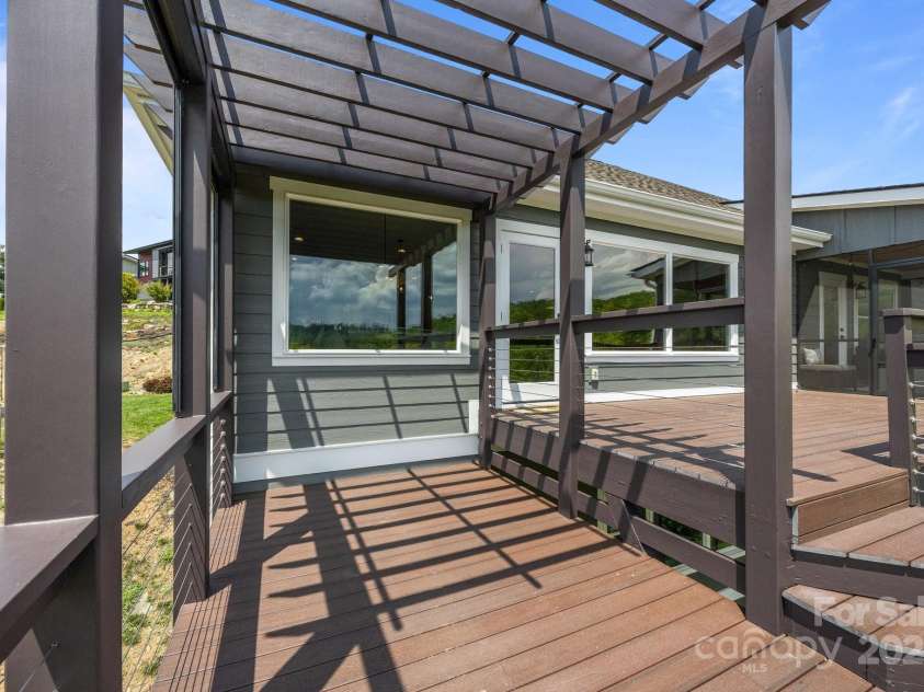 9 Endless View Drive, Weaverville, NC 28787.  MLS# CAR4241620, YatesRealty ID 17726. 