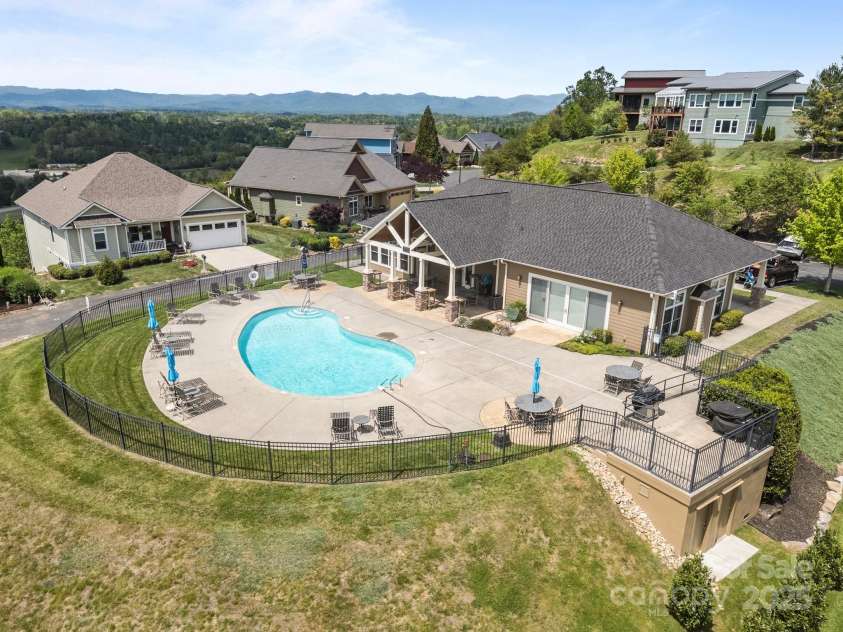 9 Endless View Drive, Weaverville, NC 28787.  MLS# CAR4241620, YatesRealty ID 17726. 