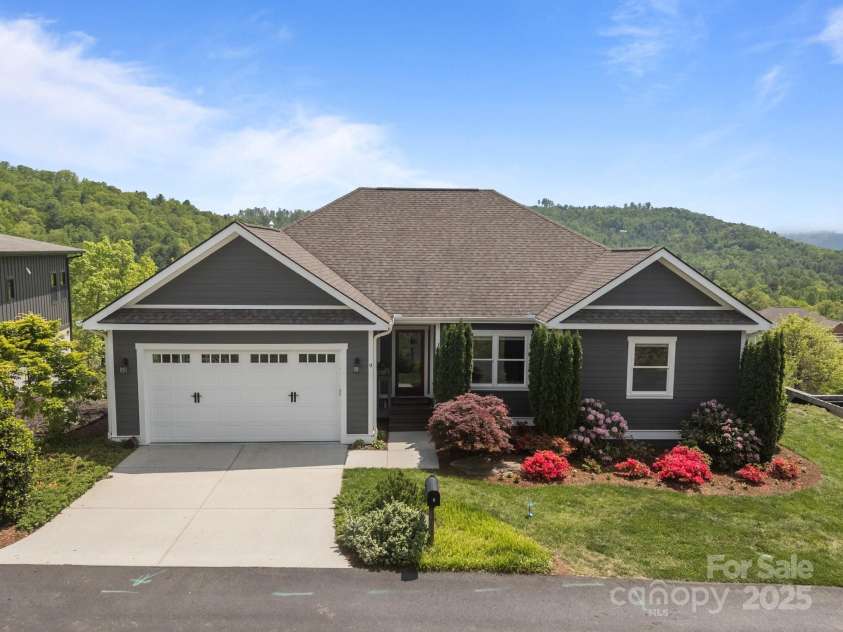9 Endless View Drive, Weaverville, NC 28787.  MLS# CAR4241620, YatesRealty ID 17726. 