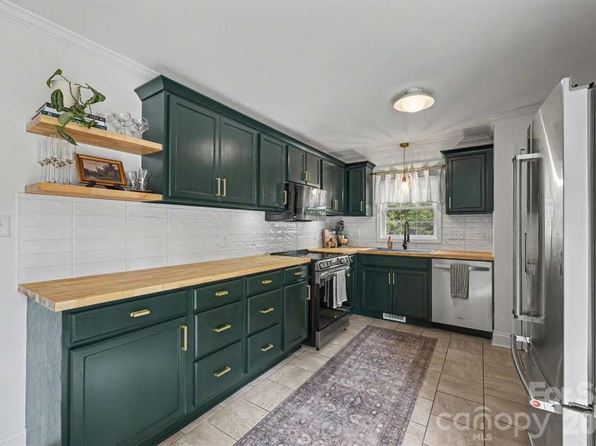 1704 Cardinal Court, Belmont, NC 28012.  MLS# CAR4375272, YatesRealty ID 17728. 