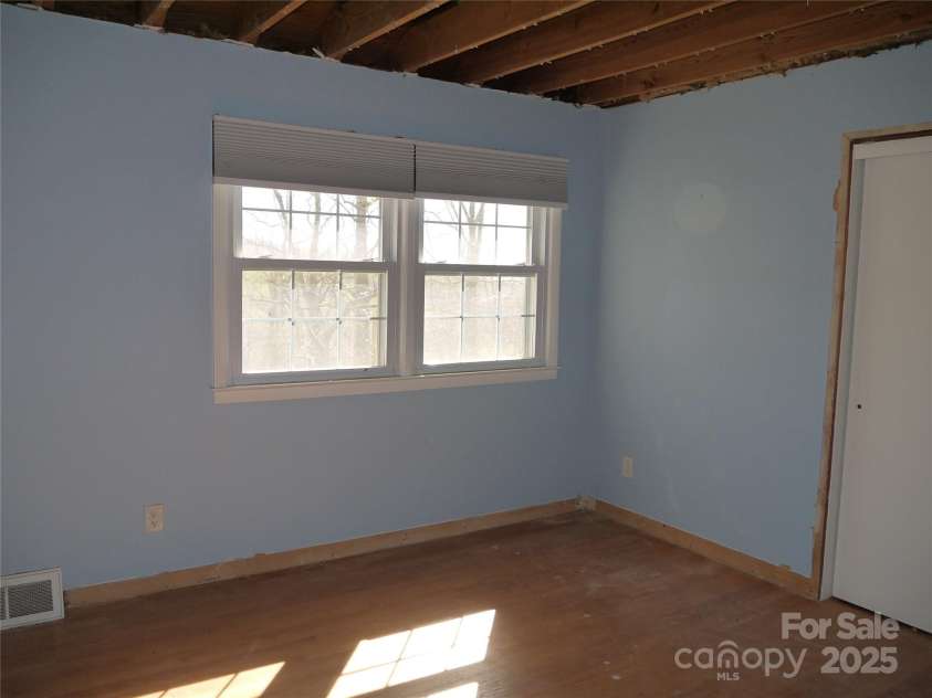 305 Webb Cove Road, Asheville, NC 28804.  MLS# CAR4246524, YatesRealty ID 17728. 