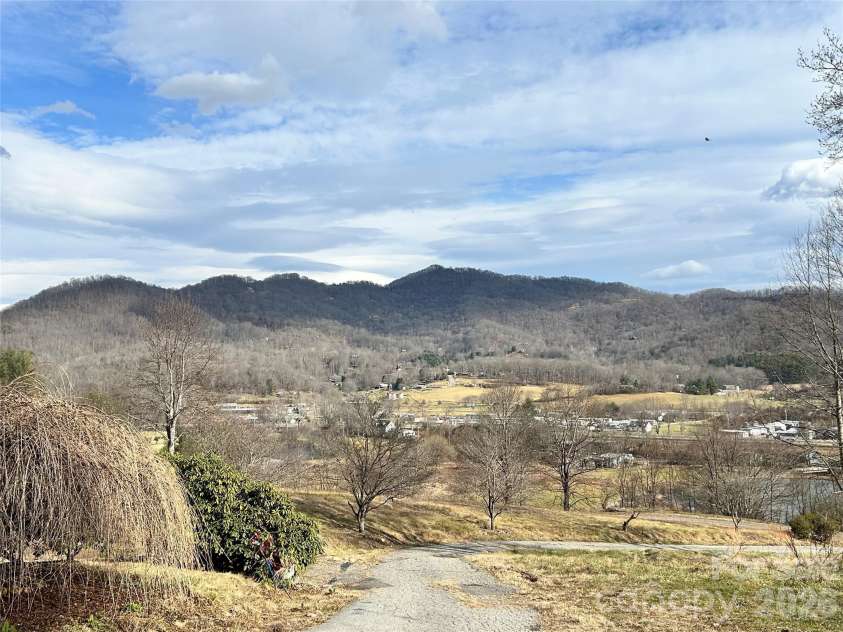330 Potts Drive, Waynesville, NC 28785.  MLS# CAR4356254, YatesRealty ID 17729. 