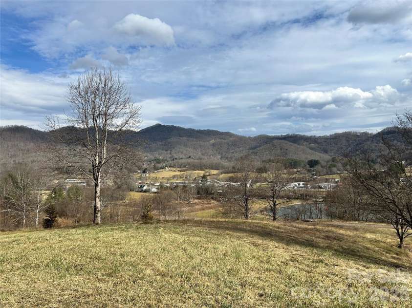 330 Potts Drive, Waynesville, NC 28785.  MLS# CAR4356254, YatesRealty ID 17729. 