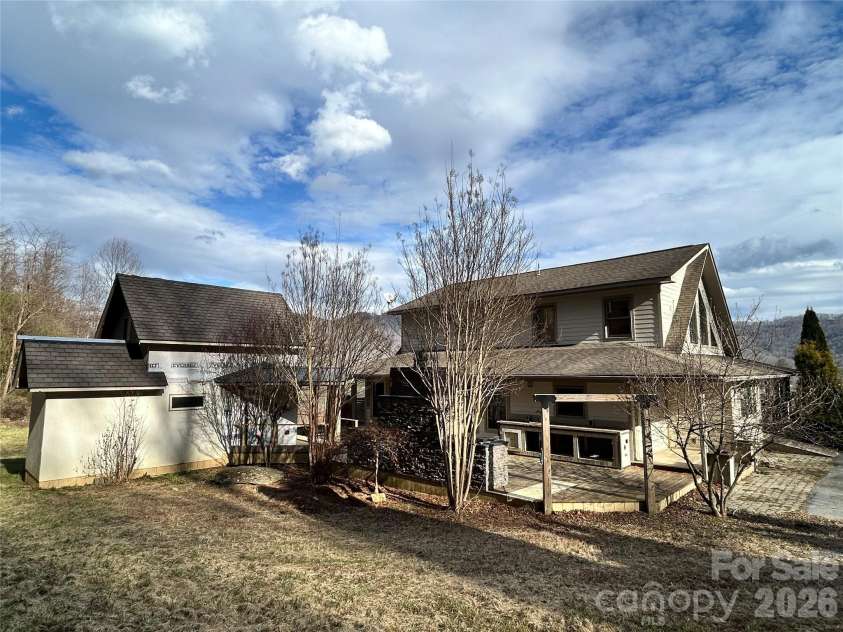 330 Potts Drive, Waynesville, NC 28785.  MLS# CAR4356254, YatesRealty ID 17729. 
