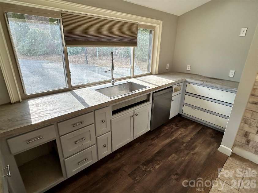 330 Potts Drive, Waynesville, NC 28785.  MLS# CAR4356254, YatesRealty ID 17729. 
