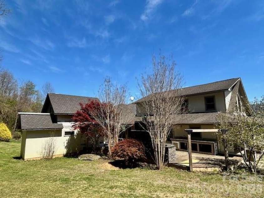 330 Potts Drive, Waynesville, NC 28785.  MLS# CAR4356254, YatesRealty ID 17729. 