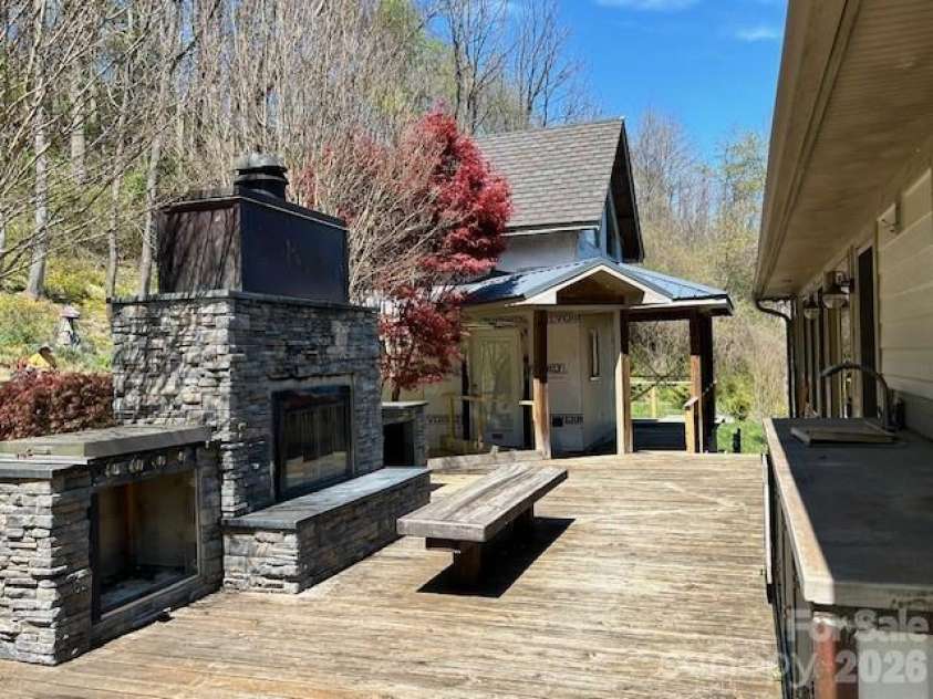 330 Potts Drive, Waynesville, NC 28785.  MLS# CAR4356254, YatesRealty ID 17729. 
