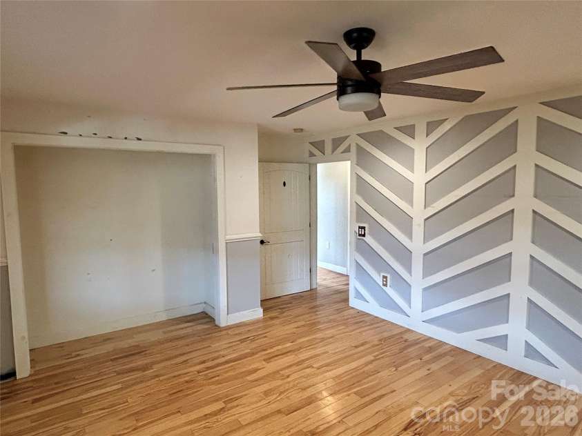 330 Potts Drive, Waynesville, NC 28785.  MLS# CAR4356254, YatesRealty ID 17729. BR2