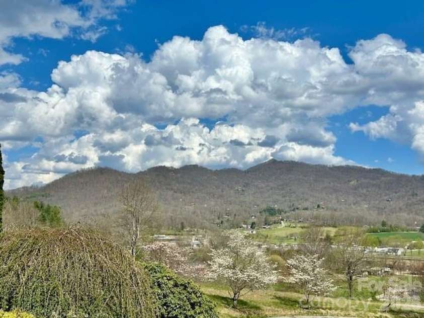 330 Potts Drive, Waynesville, NC 28785.  MLS# CAR4356254, YatesRealty ID 17729. Eastern Year Round Mountain views