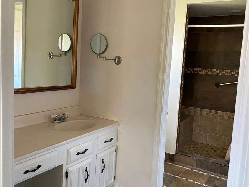 11 Cedarbrook Drive, Laurel Park, NC 28739.  MLS# CAR4211239, YatesRealty ID 1773. Primary Dressing Room