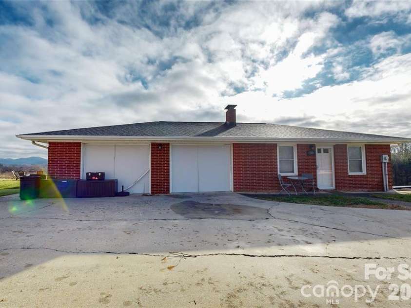 598 Miles View Road, Mills River, NC 28759.  MLS# CAR4346255, YatesRealty ID 1773. 