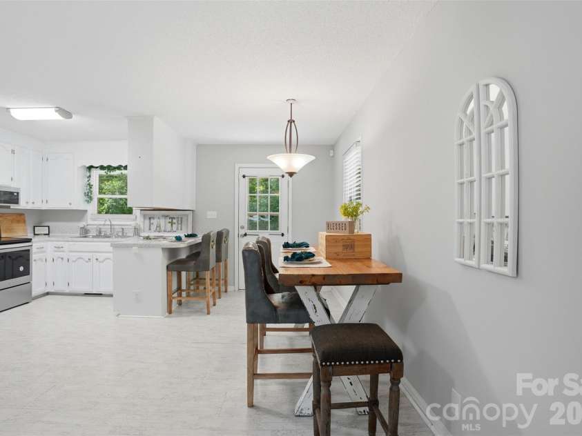 1525 Reservation Road, Rock Hill, SC 29730.  MLS# CAR4373949, YatesRealty ID 17730. Breakfast bar