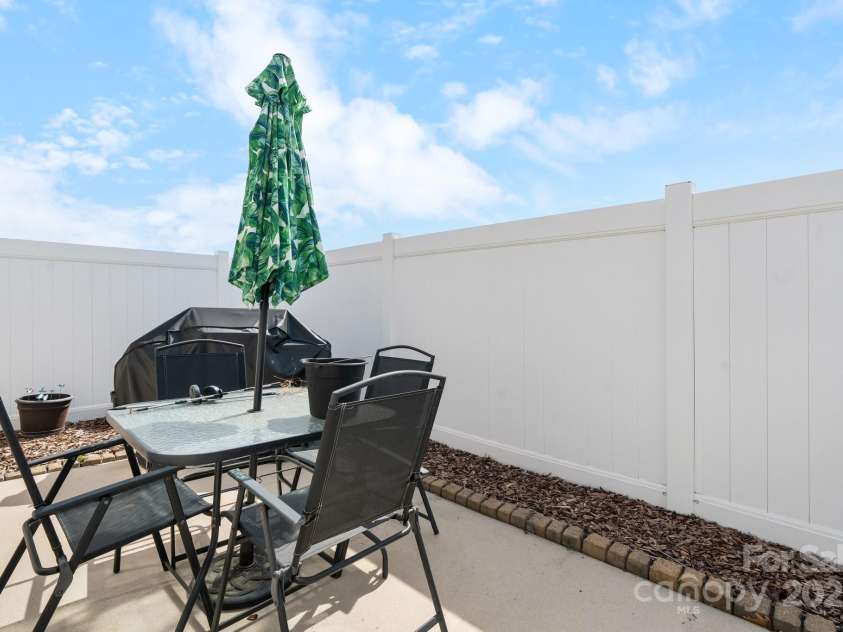 657 Ansley Way, High Point, NC 27265.  MLS# CAR4230549, YatesRealty ID 17730. 