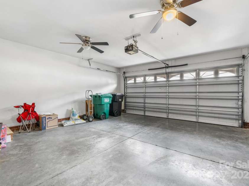 657 Ansley Way, High Point, NC 27265.  MLS# CAR4230549, YatesRealty ID 17730. 