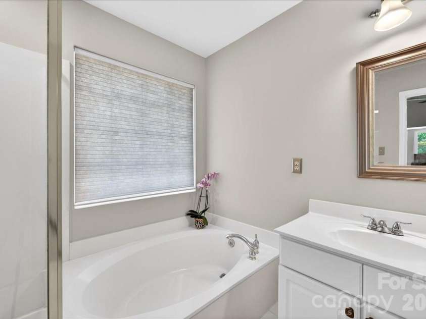 2843 Redfield Drive, Charlotte, NC 28270.  MLS# CAR4374830, YatesRealty ID 17731. 